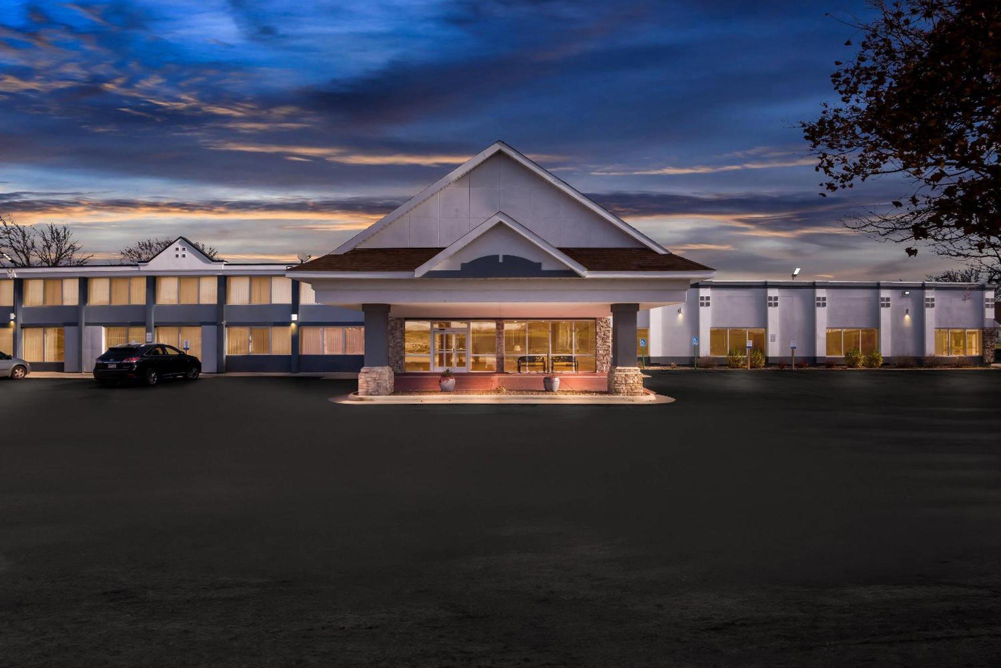 Quality Inn Fort Dodge Exterior photo