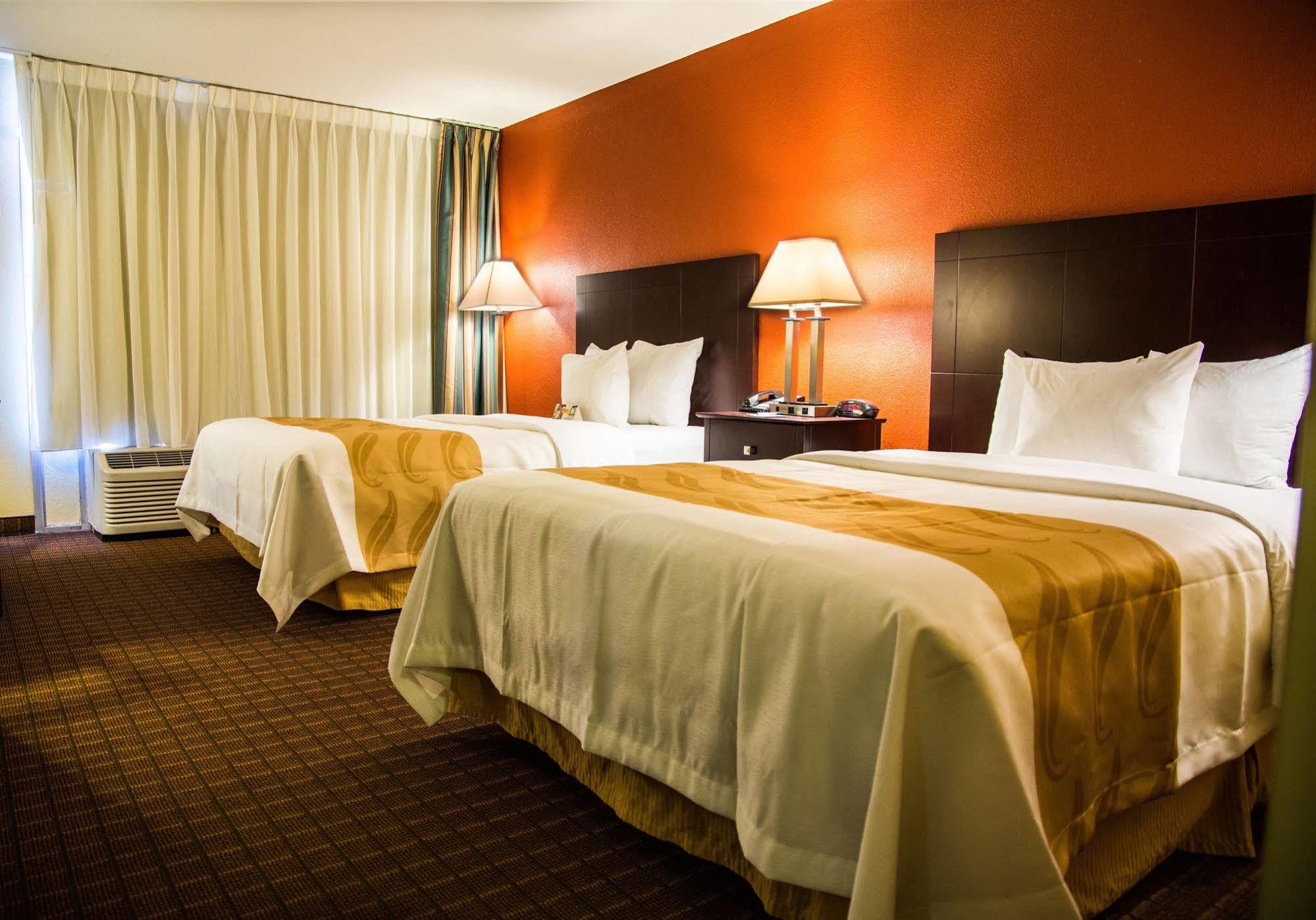 Quality Inn Fort Dodge Exterior photo